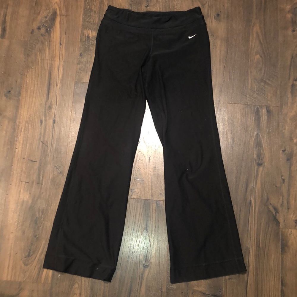 Black Nike yoga pants